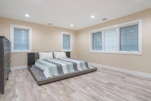 Luxury 6BR House with Pool & Outdoor BBQ