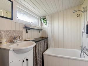Holiday Home Holmfridur - 2km from the sea by Interhome