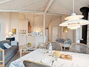 Holiday Home Hjalmine - 225m from the sea by Interhome