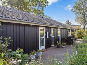 Holiday Home Harthwik - 10m from the sea by Interhome