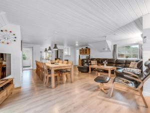 Holiday Home Aagot - 1-7km from the sea by Interhome