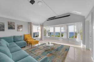 Nevas Estate w Hot Tub 10 ppl