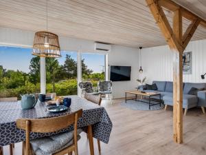 Holiday Home Shaya - 325m from the sea by Interhome