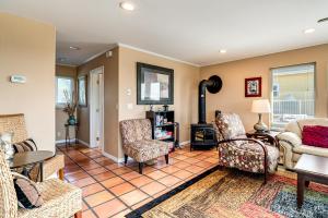 Copalis Beach Family Home Close to Sites and Nature