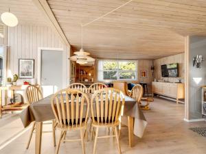 Holiday Home Elsabet - 700m to the fjord by Interhome