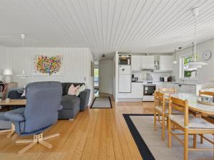 Holiday Home Conradine - 600m from the sea by Interhome