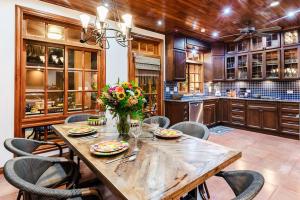 Private Pool, 3bd Villa near the Beach