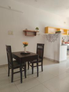 DREAMY cosy stay 4bhk 6 mins to Whitetown and Beach - BRASS