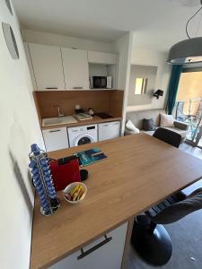 Le Beach 1 min plage , piscine , terrasse