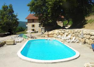 GITE LES SOURCES PETIT CHALET 2P et BB