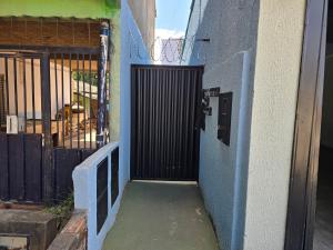 Flat completo a 10 minutos de vários espaços de festa