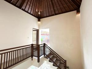 3BR, 5Beds, 10ppl, Seminyak, BeachSide
