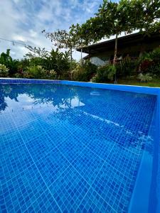 Vista al Volcán Tenorio y Montaña