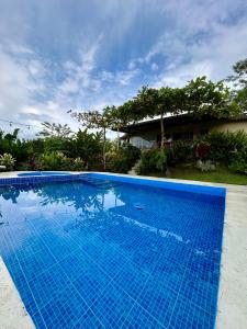 Vista al Volcán Tenorio y Montaña