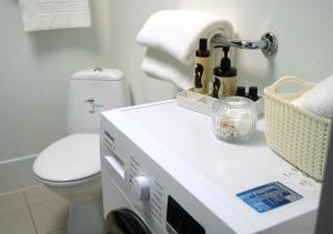 Harbor Walk & Historic City Flat