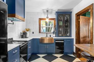 The Pink and Old Clarksville House - Alpha Link Homes