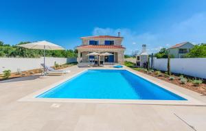 Amazing Home In Privlaka 
