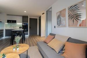 Luminous Apartment for 5 Ricardo Lyon