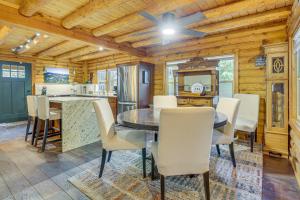 Cabin about 1 Mi to Lake Gregory and Hiking!