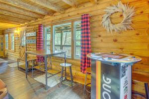 Cabin about 1 Mi to Lake Gregory and Hiking!