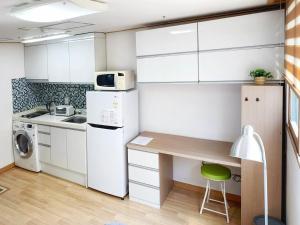 Yeondaedongmun House B