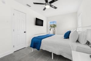 2 BR, Remodeled Condo, 1 Block to Beach Access, Walkable to Restaurants! Fall Promo for Mondays & Thursdays!