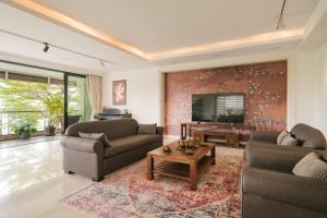 LakeSide Exclusive Serviced Apartment by SSens Homes