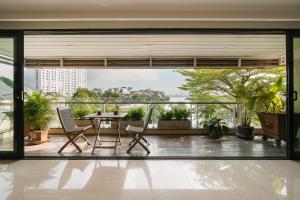 LakeSide Exclusive Serviced Apartment by SSens Homes