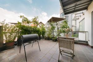 LakeSide Exclusive Serviced Apartment by SSens Homes