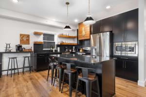 Pineapple Duo - Stay for 34