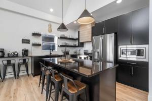 Pineapple Pointe - Stay for 20