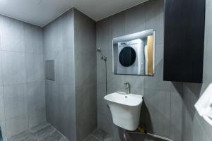 Busan Jeonpo Station 3min Rooftop Stay