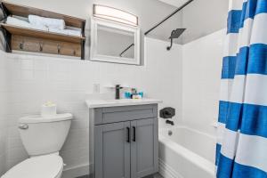 Remodeled Condo, 1 Block to Beach Access, Walkable to Restaurants! Fall Promo for Mondays & Thursdays!