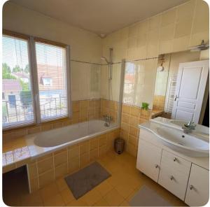 Villa familiale piscine proche de Paris