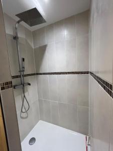 Spacieux T3 moderne avec balcon 6 pers, hyper centre Clermont