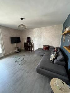 Spacieux T3 moderne avec balcon 6 pers, hyper centre Clermont