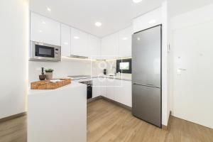 Nalia Horizon Penthouse, Outdoor living in comfort, by OYOOSTAYS