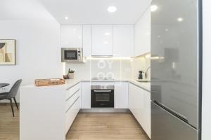 Nalia Horizon Penthouse, Outdoor living with solarium, BBQ, pool, hot tub - by OYOOSTAYS