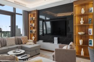 Gogoto4 - 2BR High Floor Burj View Infinity Pool PS5 NYE Fireworks View