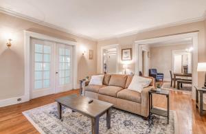Memphis (TN) Avalon Nest Upstairs 4-Star Accommodation suite