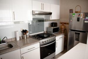 Hermosa casa de 2 pisos con estacionamiento propio
