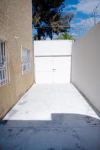Hermosa casa de 2 pisos con estacionamiento propio
