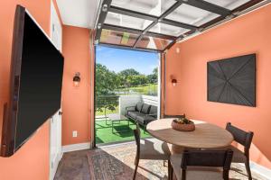 8th Ave South Gem Modern 4BR House Near Nashville Hotspots