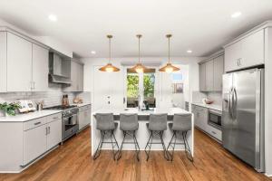 8th Ave South Gem Modern 4BR House Near Nashville Hotspots