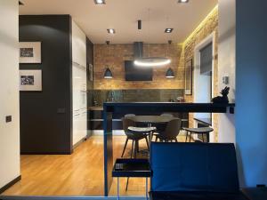 Downtown Retreat Loft-Industrial Studio