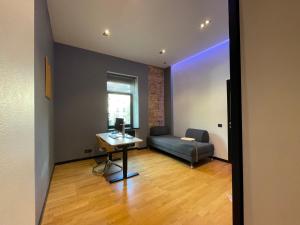 Downtown Retreat Loft-Industrial Studio