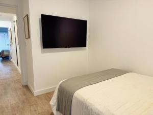 New 2D gym-grill Miraflores 1 block Malecón