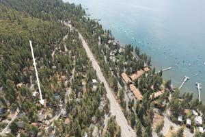 Bluejay Hideaway by Tahoe Getaways - Kings Beach 3 BR Pet Friendly w Enclosed Yard and Hot Tub