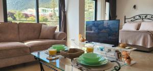 Azure Haven - A Seaside Retreat Surrounded by Nature