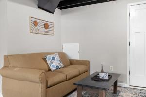 Broadmoor Bungalow - Unit B